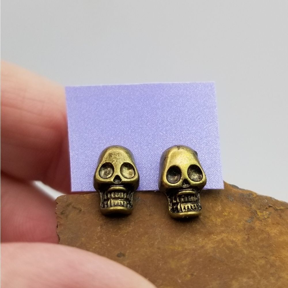 Bronzed skull day of the dead earrings for pierced ears. E0133